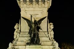 Lisboa by night - Statue