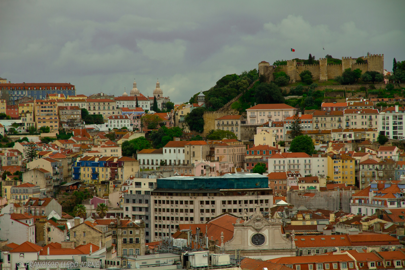 Lisboa con el Castillo de San Jorge en lo alto.