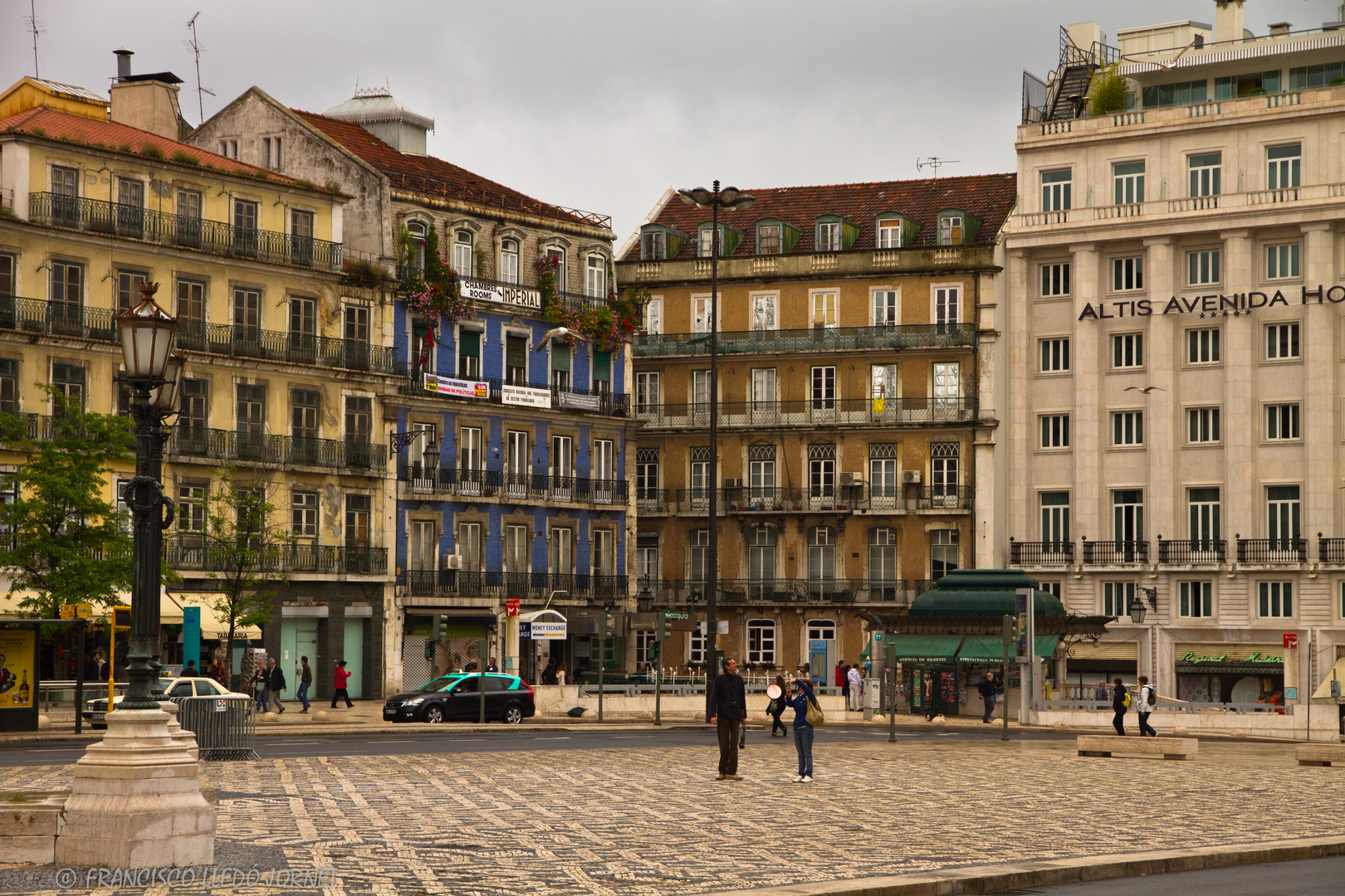 Lisboa. Esquina de la plaza de los Restauradores.