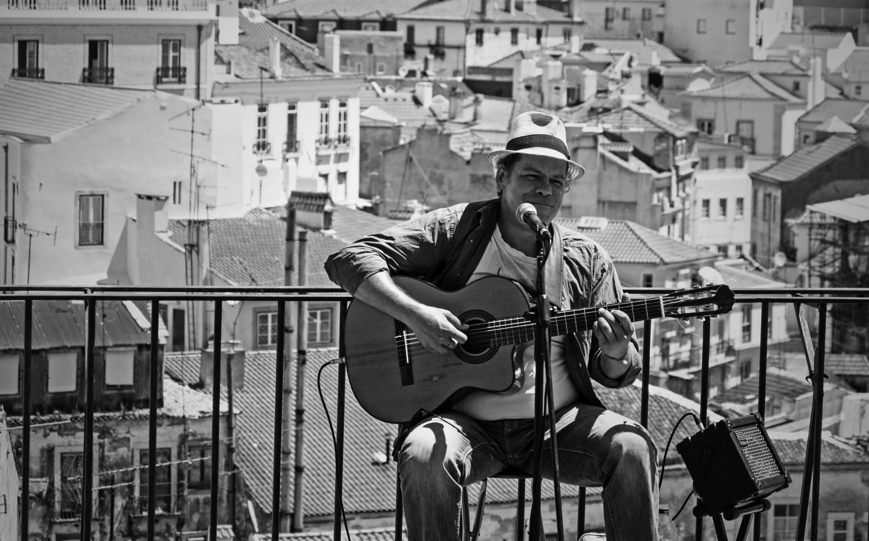 Lisbon Street Singer