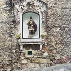 Lisbona, agosto 1997 - Altarino sull'Alfama