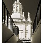 Lisbona:Chiesa di San Vicente de Fora - accesso al terrazzo e particolare di uno dei campanili