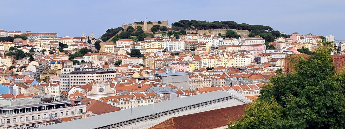 LIsbona...panoramica sull'Alfama..il castello si S.Giorgio e la Baixa..il cuore della città