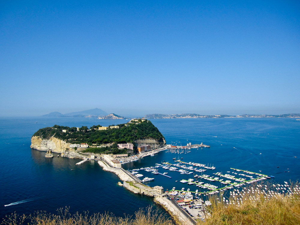 L'isola di Nisida e la Baia di Pozzuoli