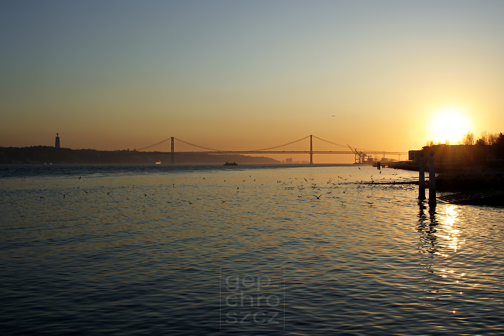 Lissabon - Abends am Tejo