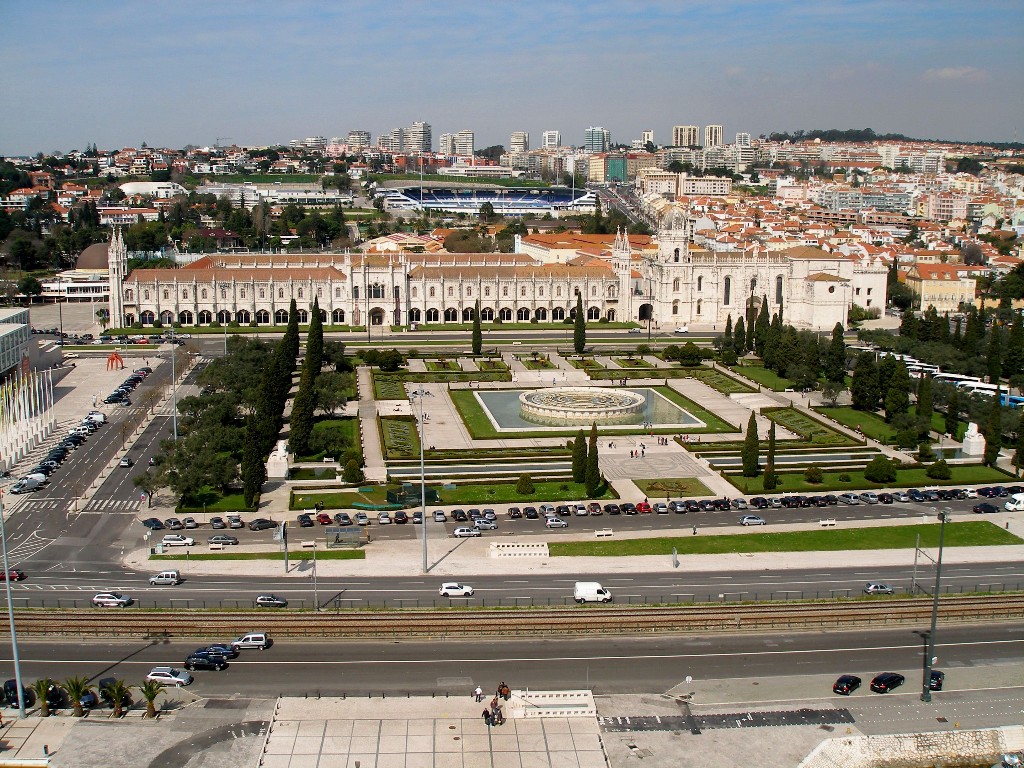 Lissabon: ein Rückblick auf das berühmte Kloster mit dem großen Brunnen.