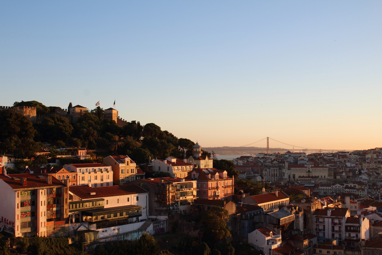 Lissabon im Abendlicht mit ...