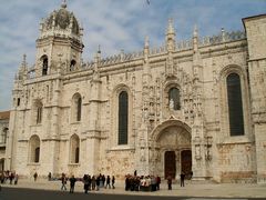 Lissabon: Klosterfassade nahe des Flusses Tejo