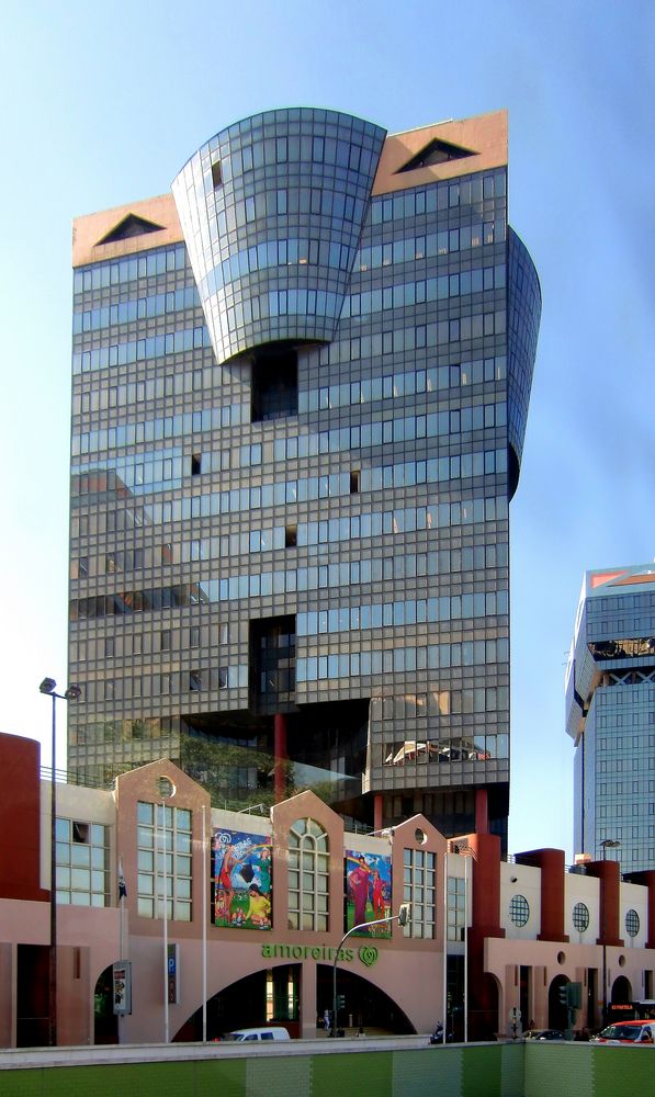 Lissabon, modernes Hochhaus