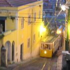 Lissabon Schägtrambahn bei Nacht
