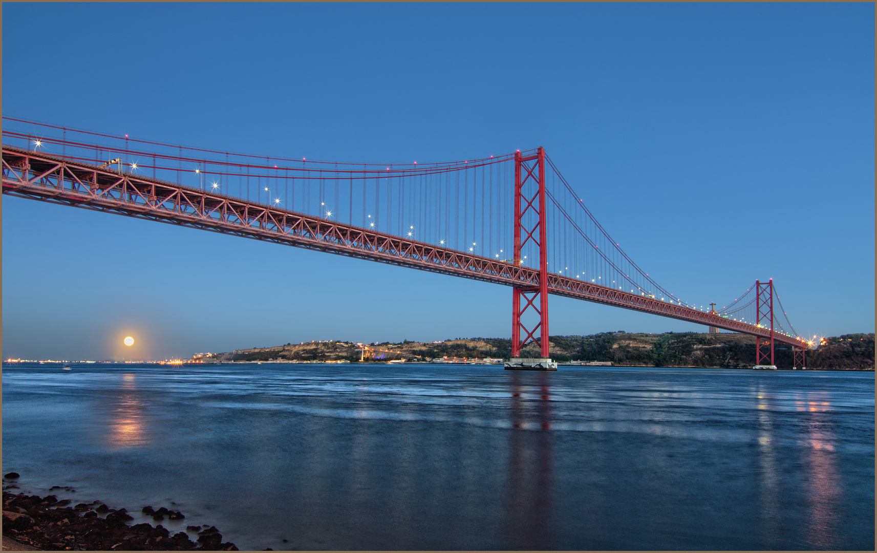 Lissabon, unter der Brücke 