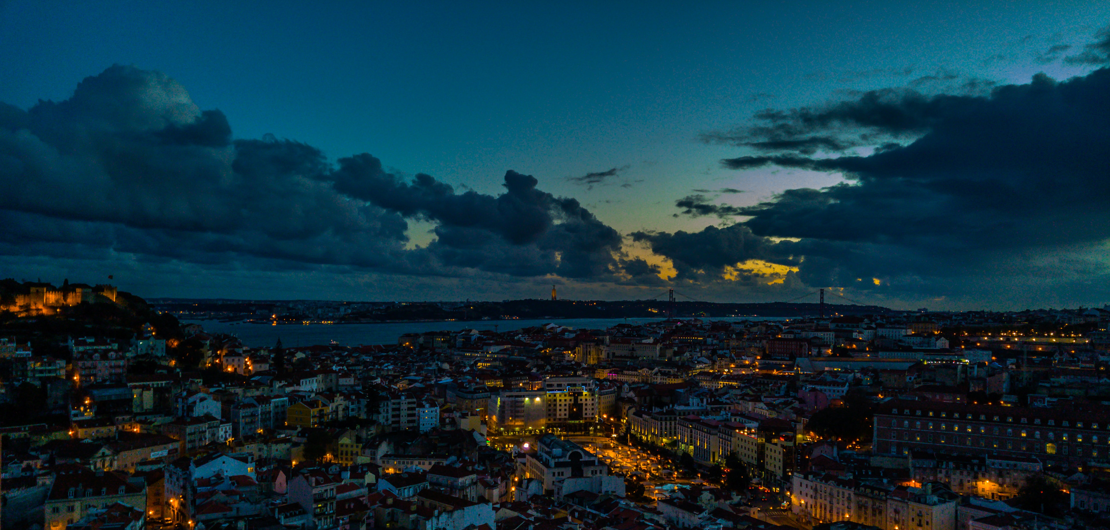 Lissabon zur blauen Stunde