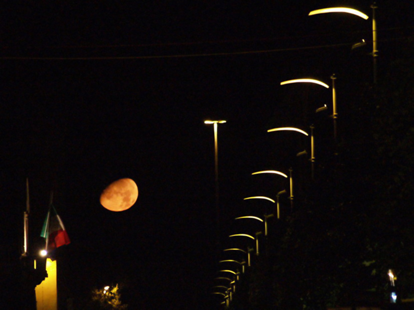 L'Italia e la luna (Omaggio ai nostri 150 anni)