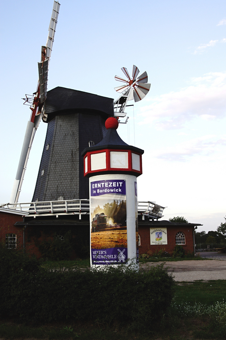 Litfasssäule an der Mühle in Bardowick