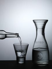 Litroflasche und Glas