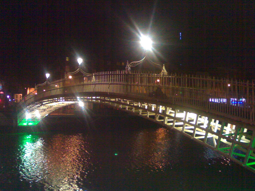 little bridge in dublin by night