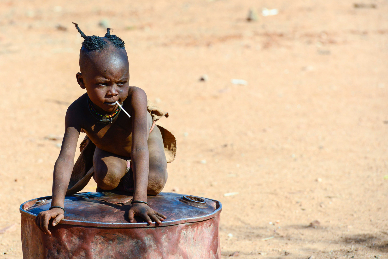 Little Himba mit Lollie