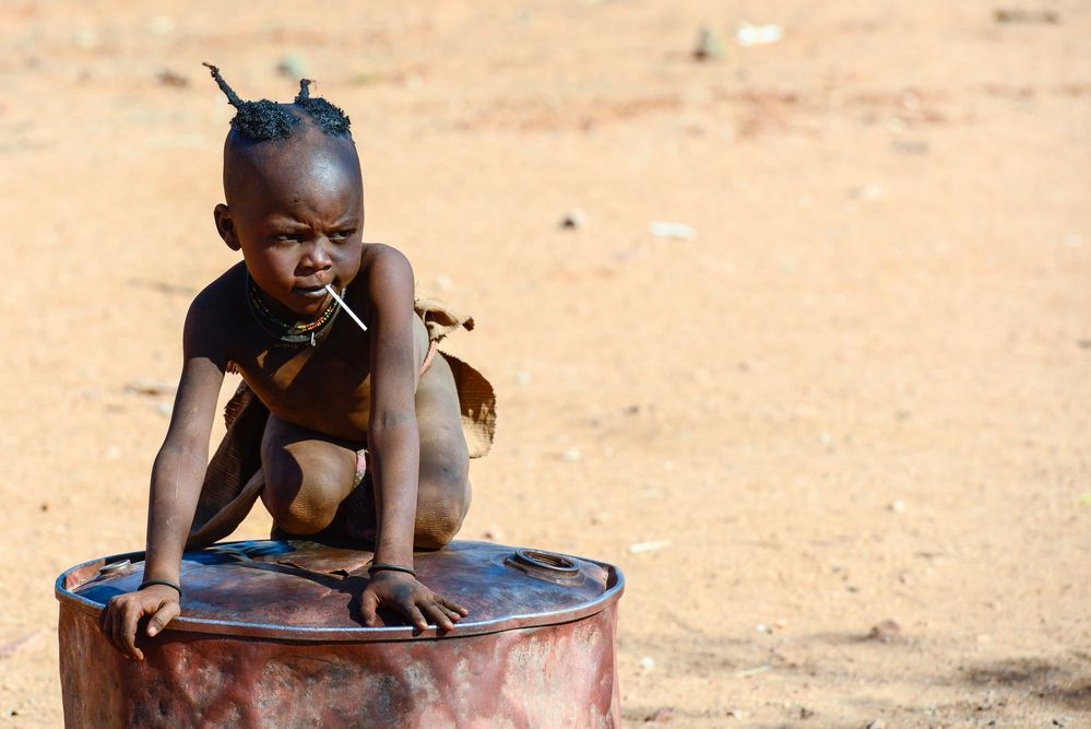 Little Himba mit Lollie