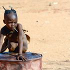 Little Himba mit Lollie