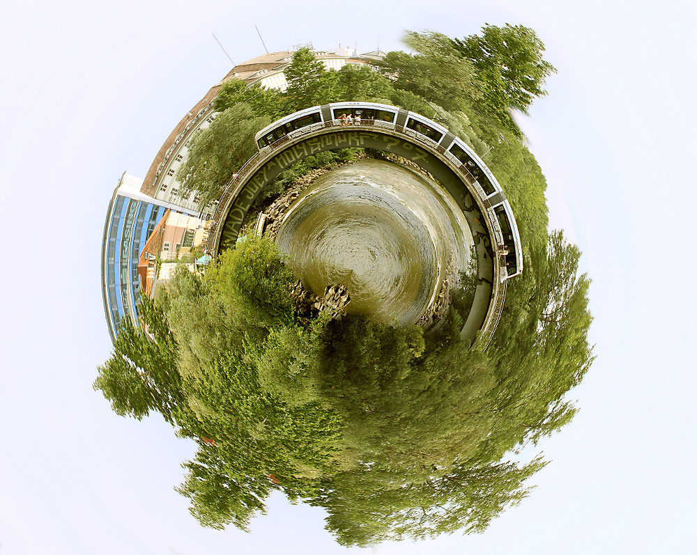 Little Planet - mit der Bim einmal um die Welt