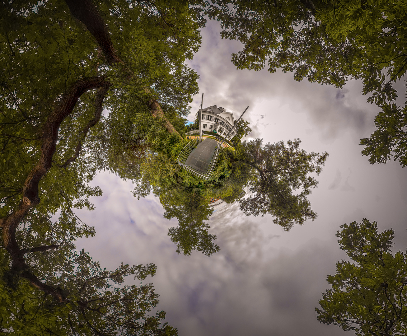 Little Planet von der Villa im Heine Park in Hamburg