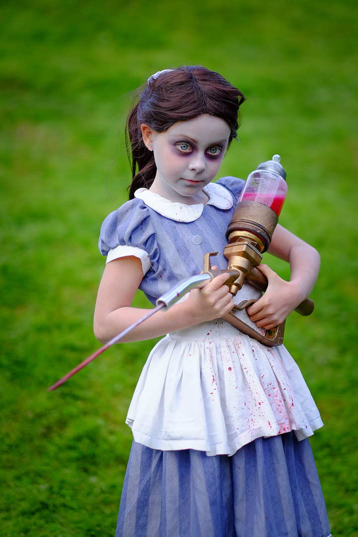 Little scary girl - "Little sister"