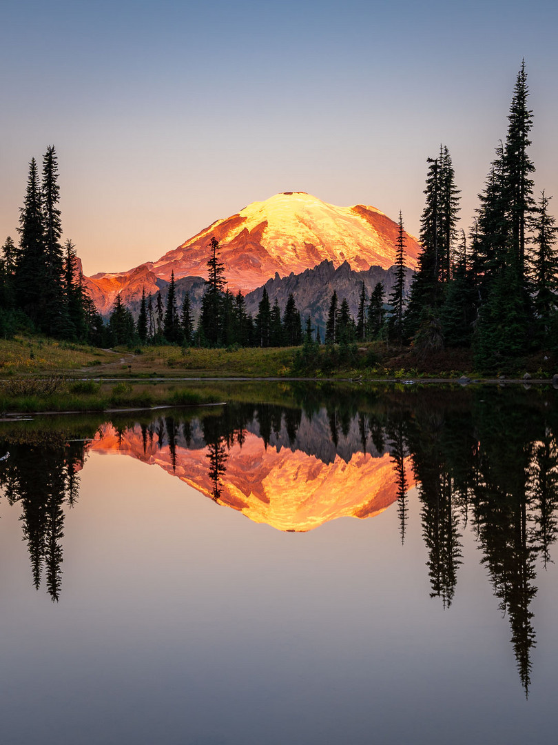 Little Tipsoo Lake zum Sonnenaufgang