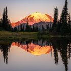 Little Tipsoo Lake zum Sonnenaufgang