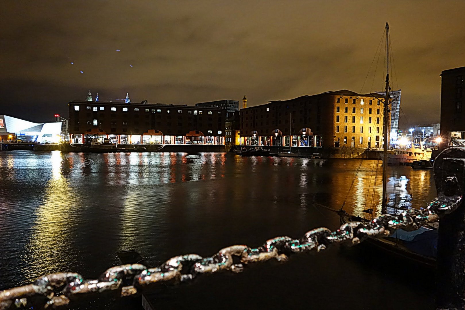 Liverpool - Albert Dock bei Nacht