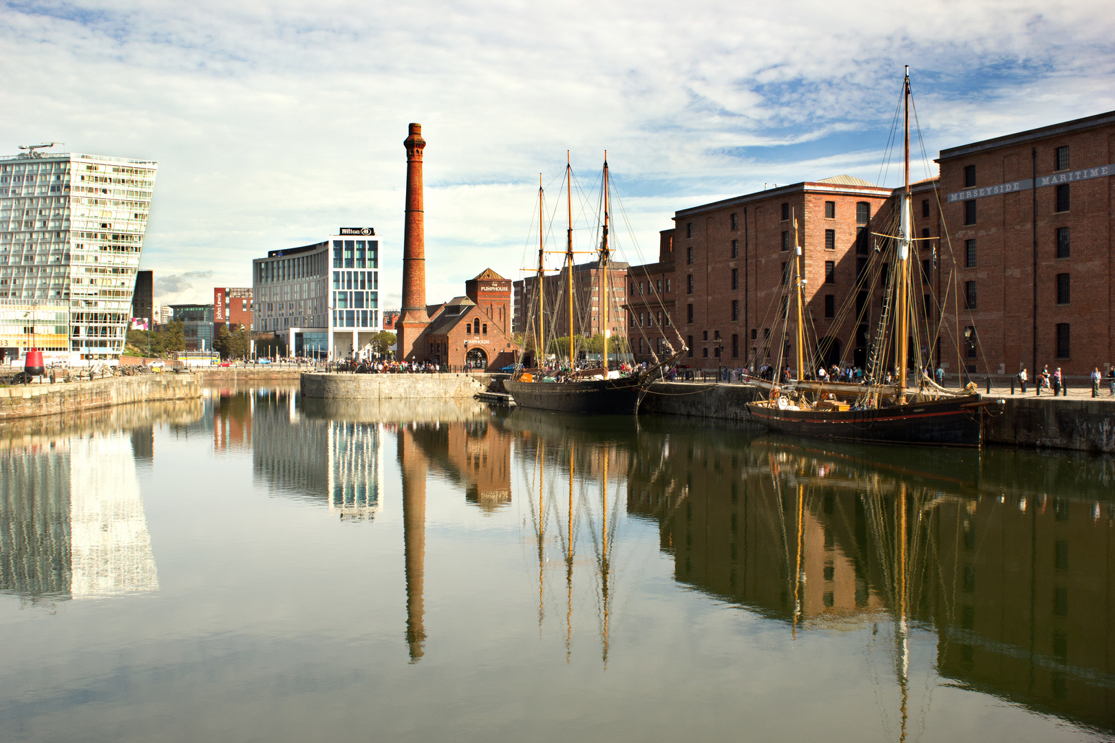 liverpools alberts docks