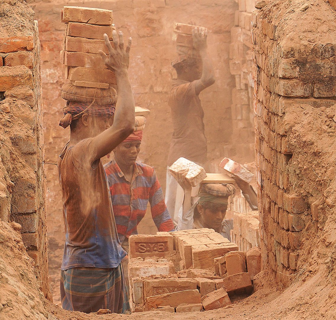 Living Among Bricks - Bangladesh, Dahka by Saro Di Bartolo