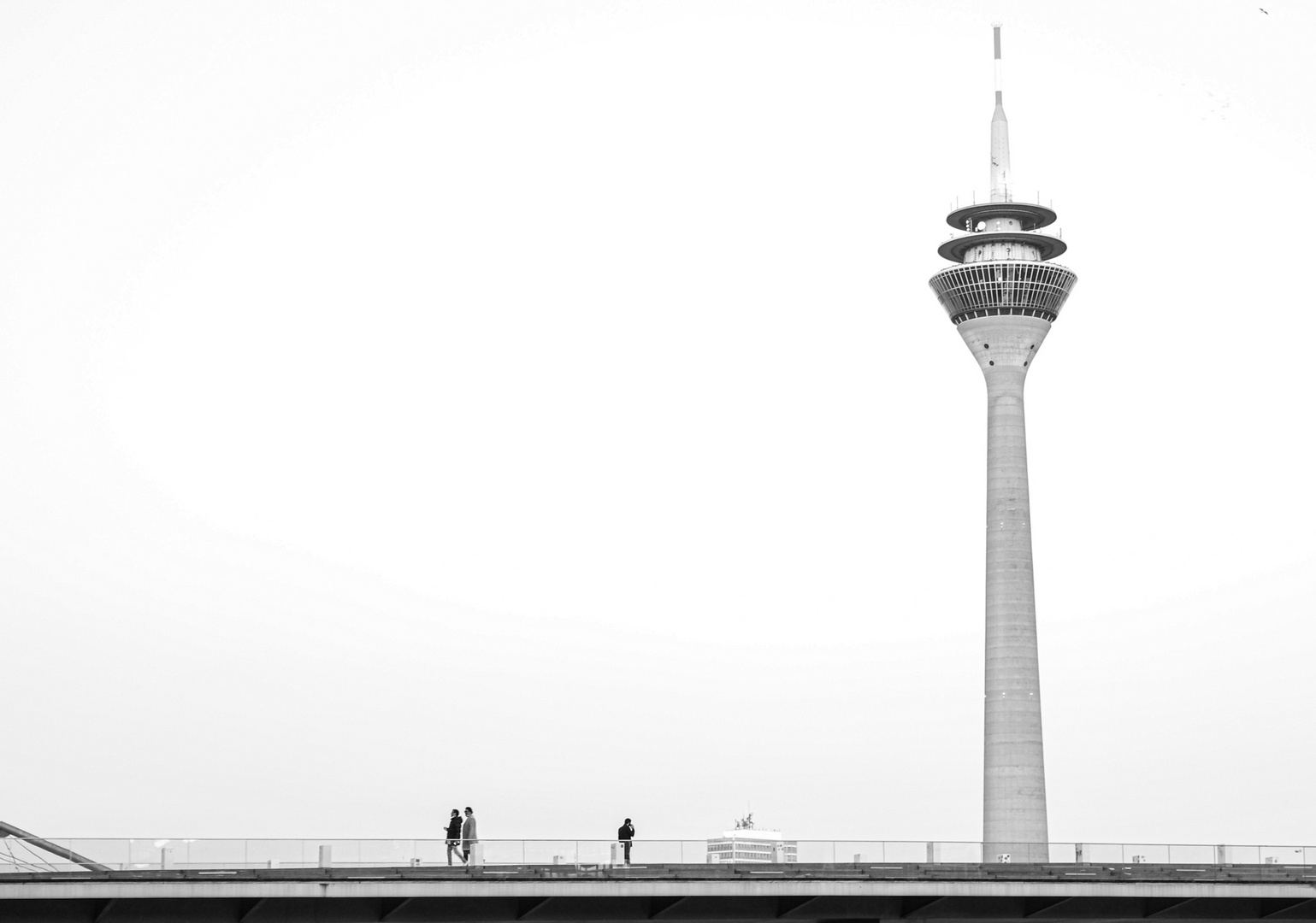 Living Bridge mit Rheinturm, Medienhafen Düsseldorf