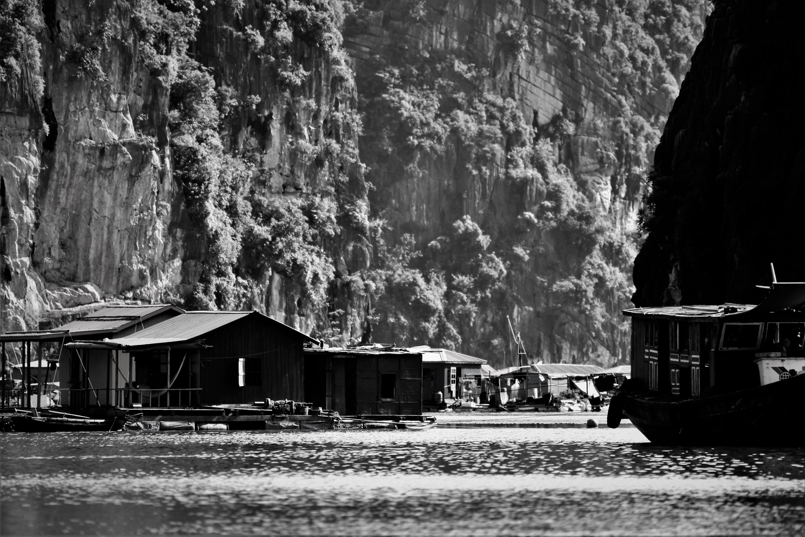 Living in Ha Long Bay 1