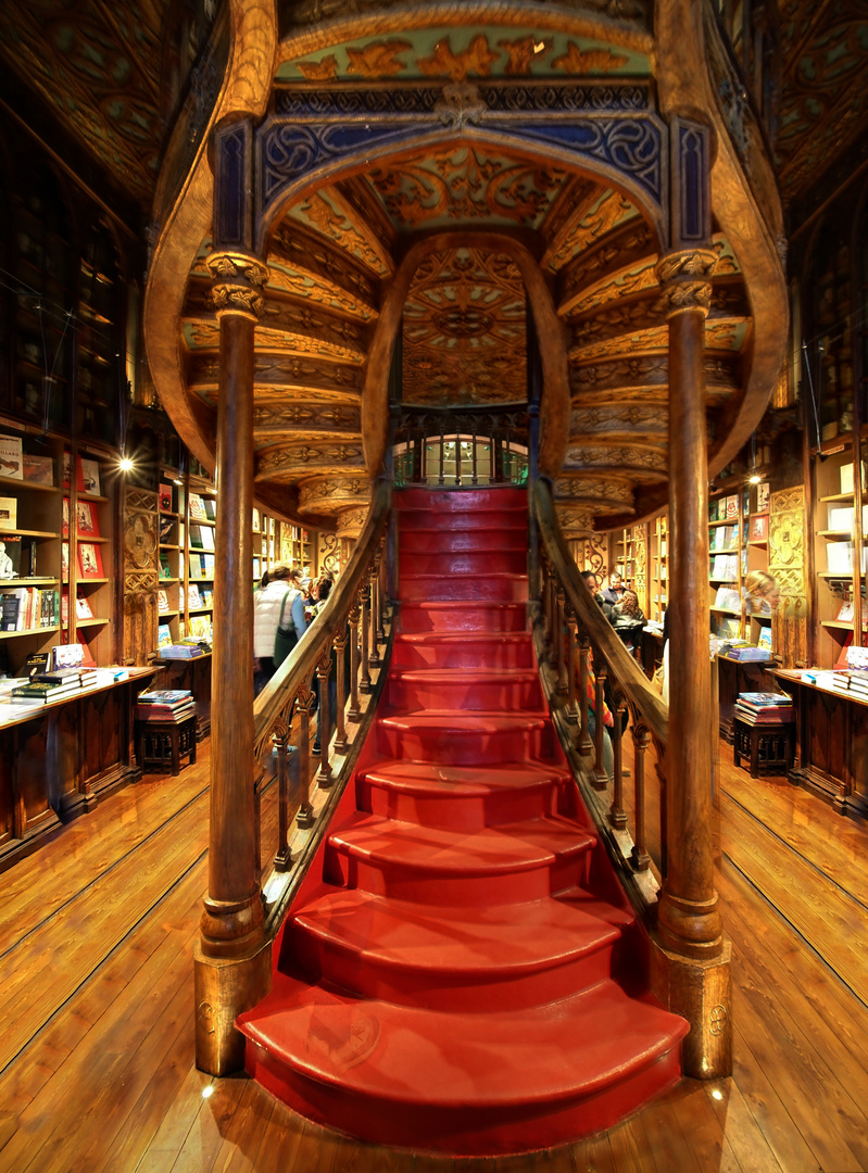 Livraria Lello, unten