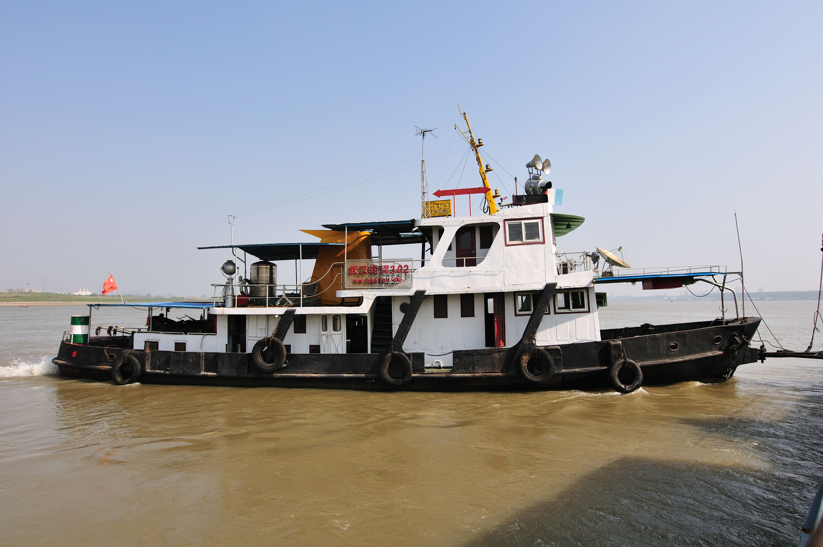 LKW Fähre auf dem Jangtse Fluß