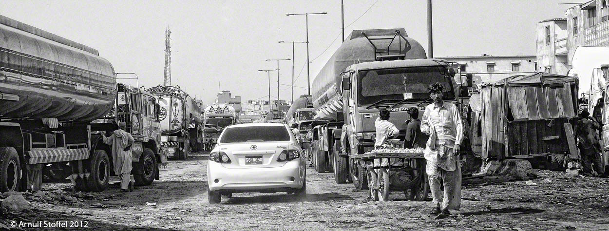 LKW Fahrer Elend in Karachi