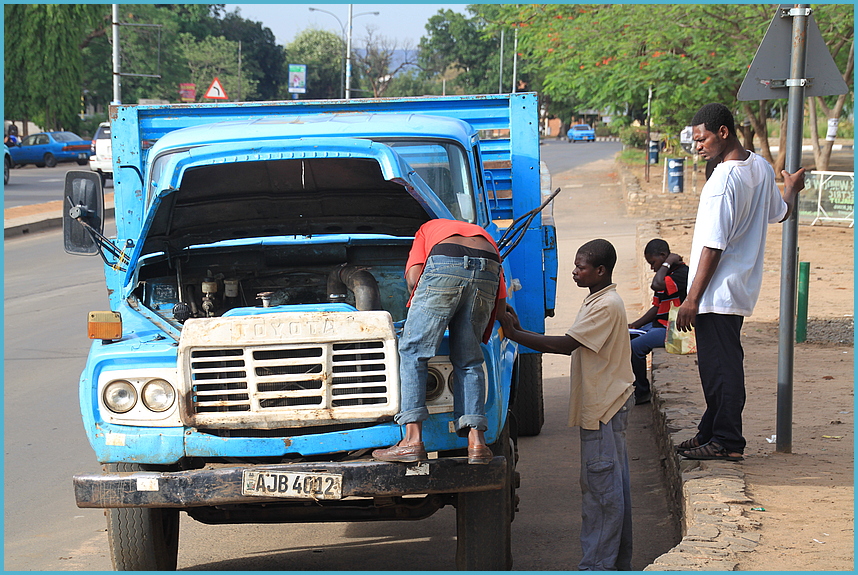 LKW Reparatur ... in SAMBIA + 8Fotos