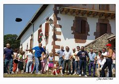 Llançament de Boina - throwing the beret