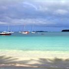 L’Île des Pins – Voiliers à l’ancre en baie de Kuto