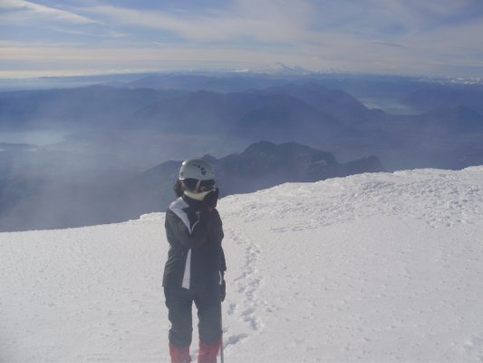 llegando a la cima del volcan villarrica, chile