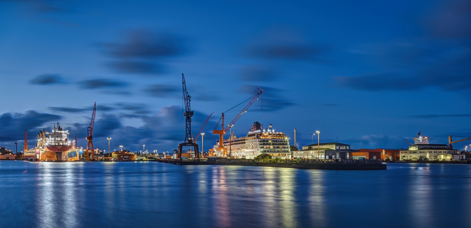 Lloyd Werft @ Night