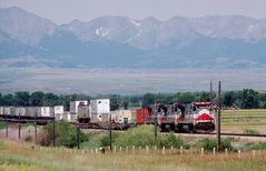 LMX #8575 leading a Burlington Northern Trailer/Container Freight Train, Montana