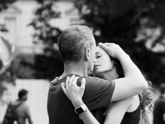 LO INNEGABLE / STREET KISSES