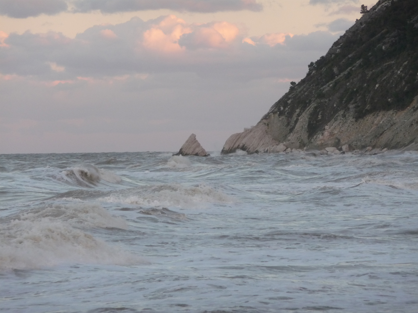 lo scoglio della "vela"....in burrasca