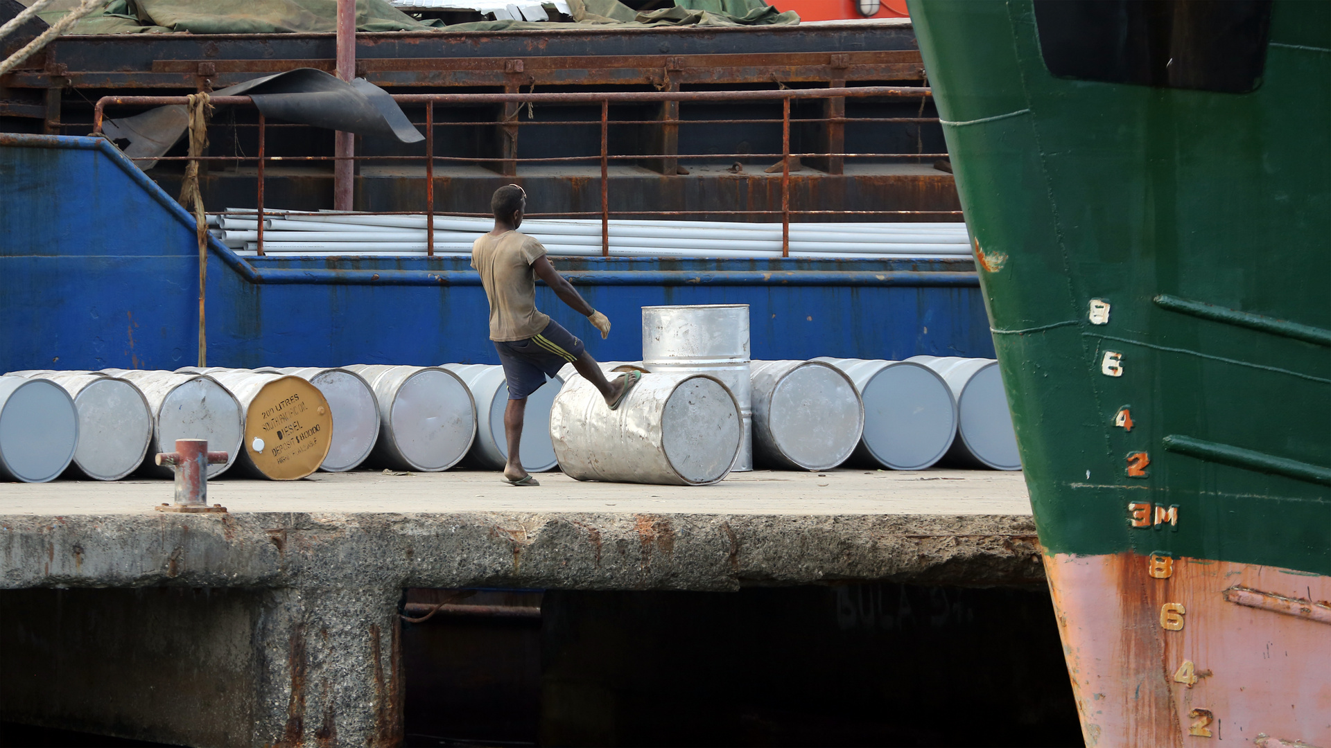 Loading Supplies for the Outer Islands II, Honiara, Solomon Islands / SB 