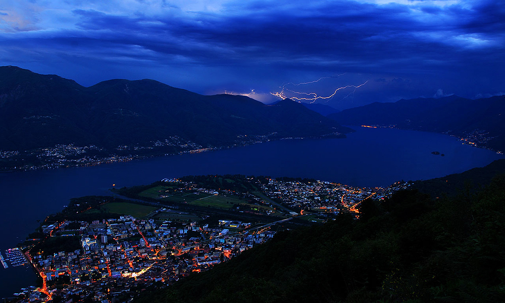 Locarno TI, in der Schweiz, Gewitter über Norditalien