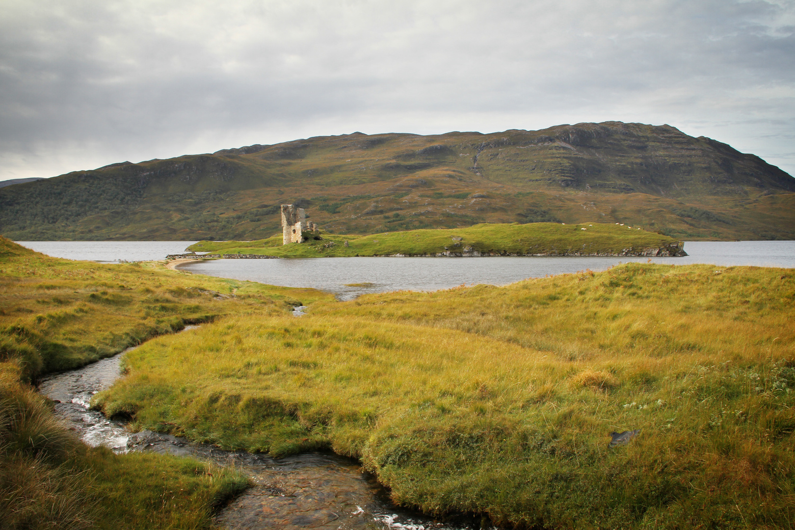 Loch Assynt mit Ardvreck Castle