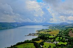 - Loch Fyne und Inveraray in Schottland -