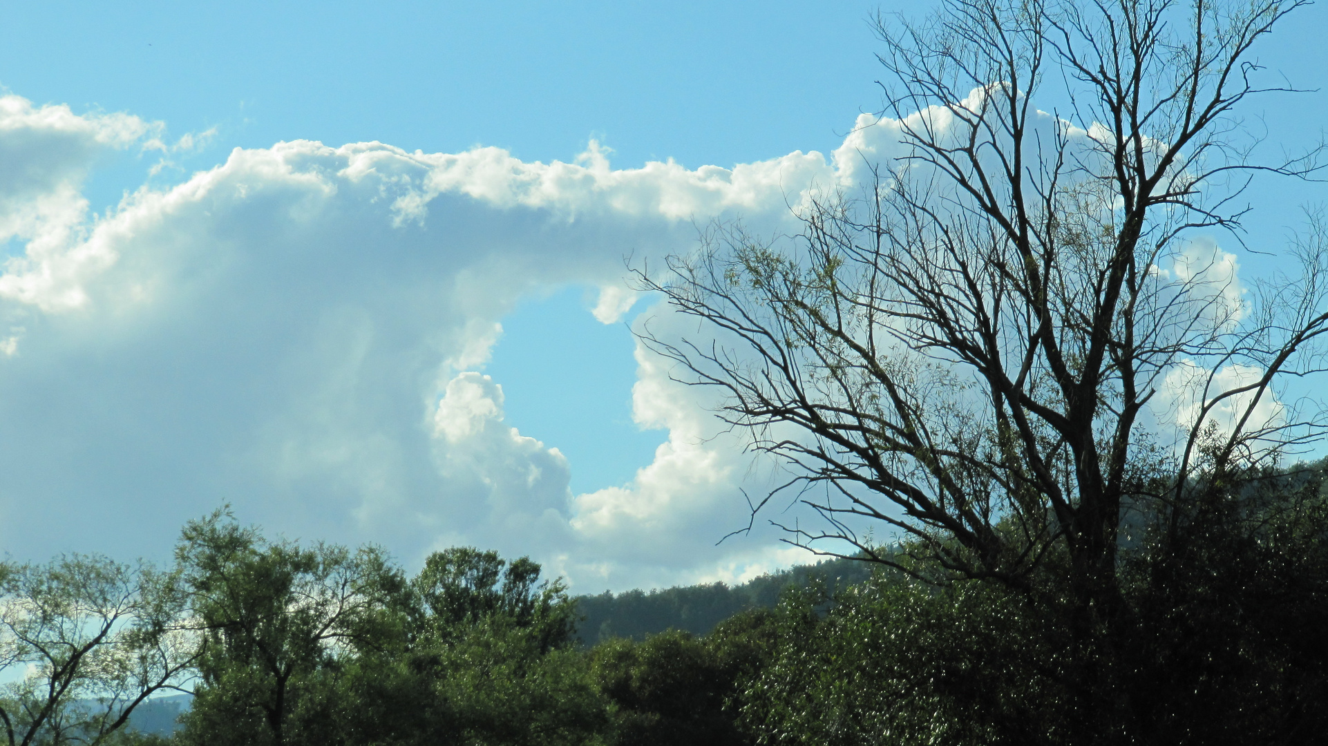 Loch i.d. Wolken