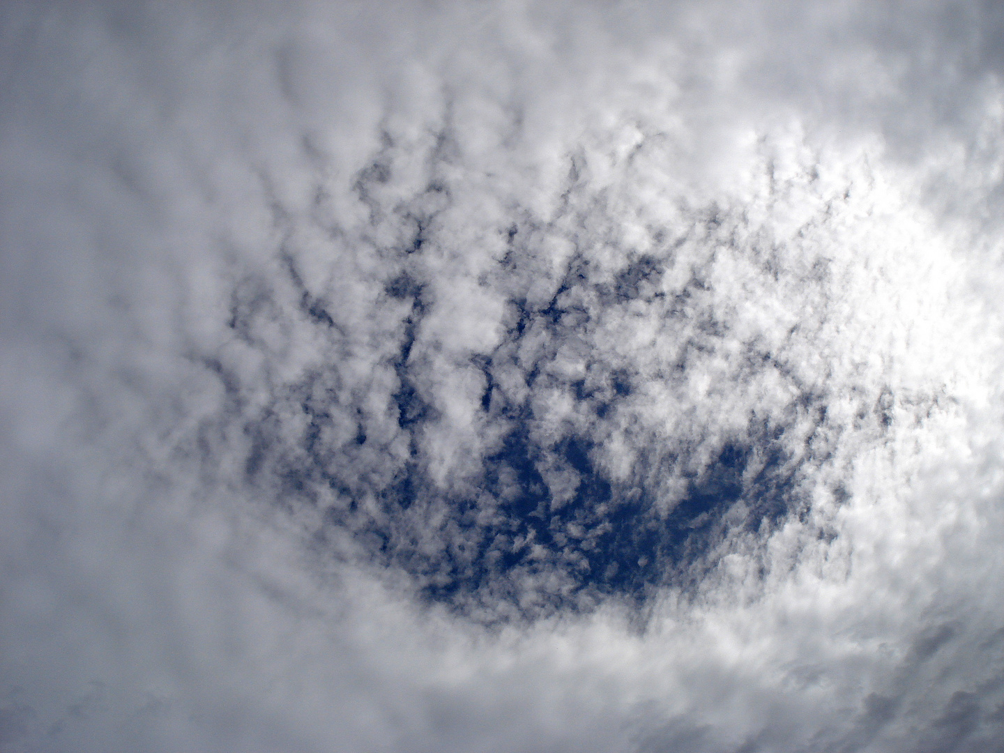 Loch in den Wolken .